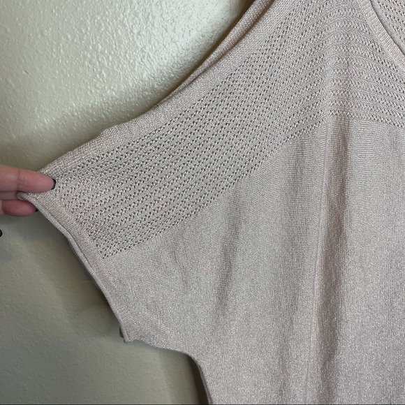 Torrid Pink Shimmer Pointelle Cold Shoulder Top Size 3 - Picture 4 of 7
